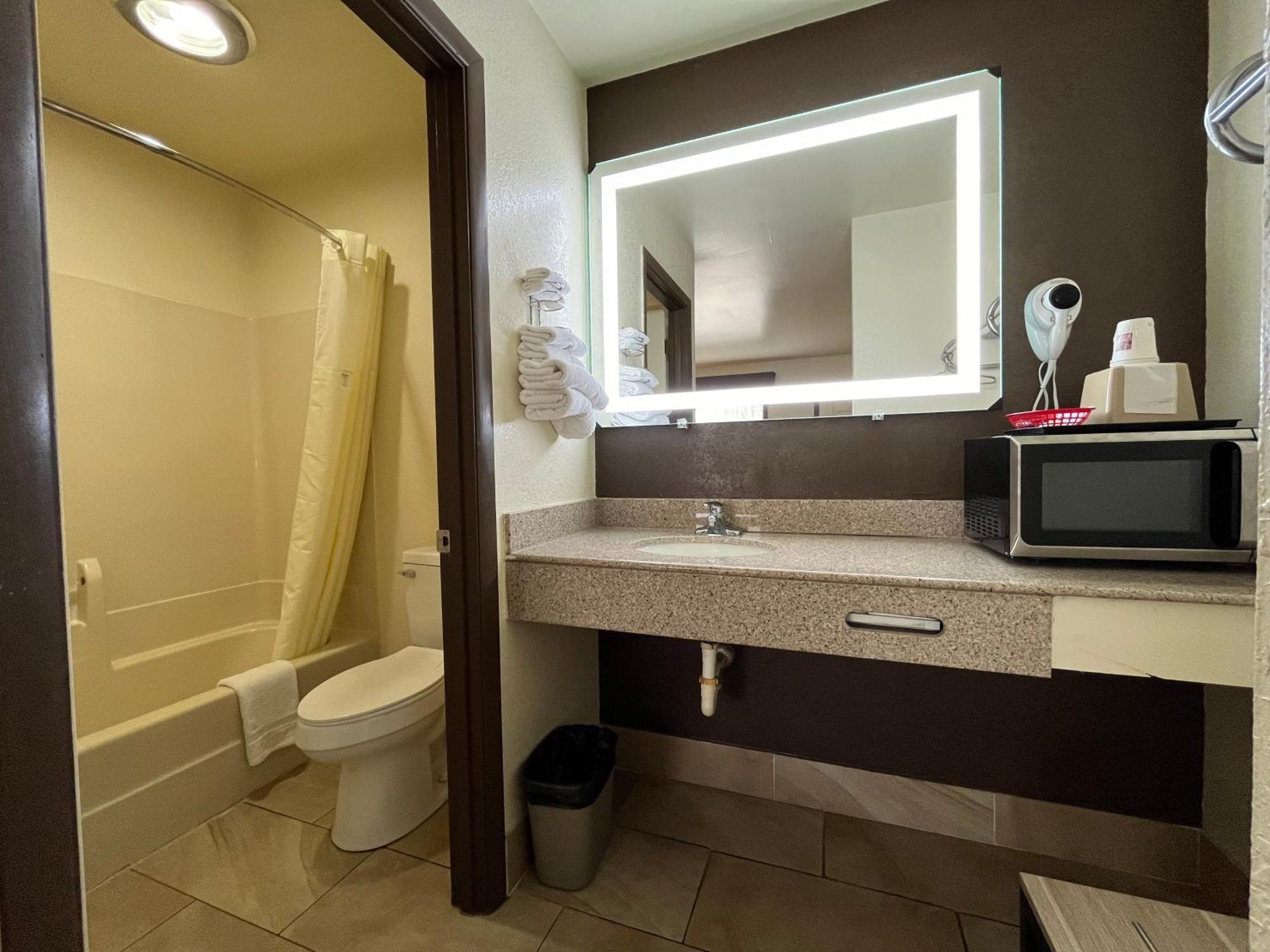 Budget Inn Nassawadox Bagian luar foto