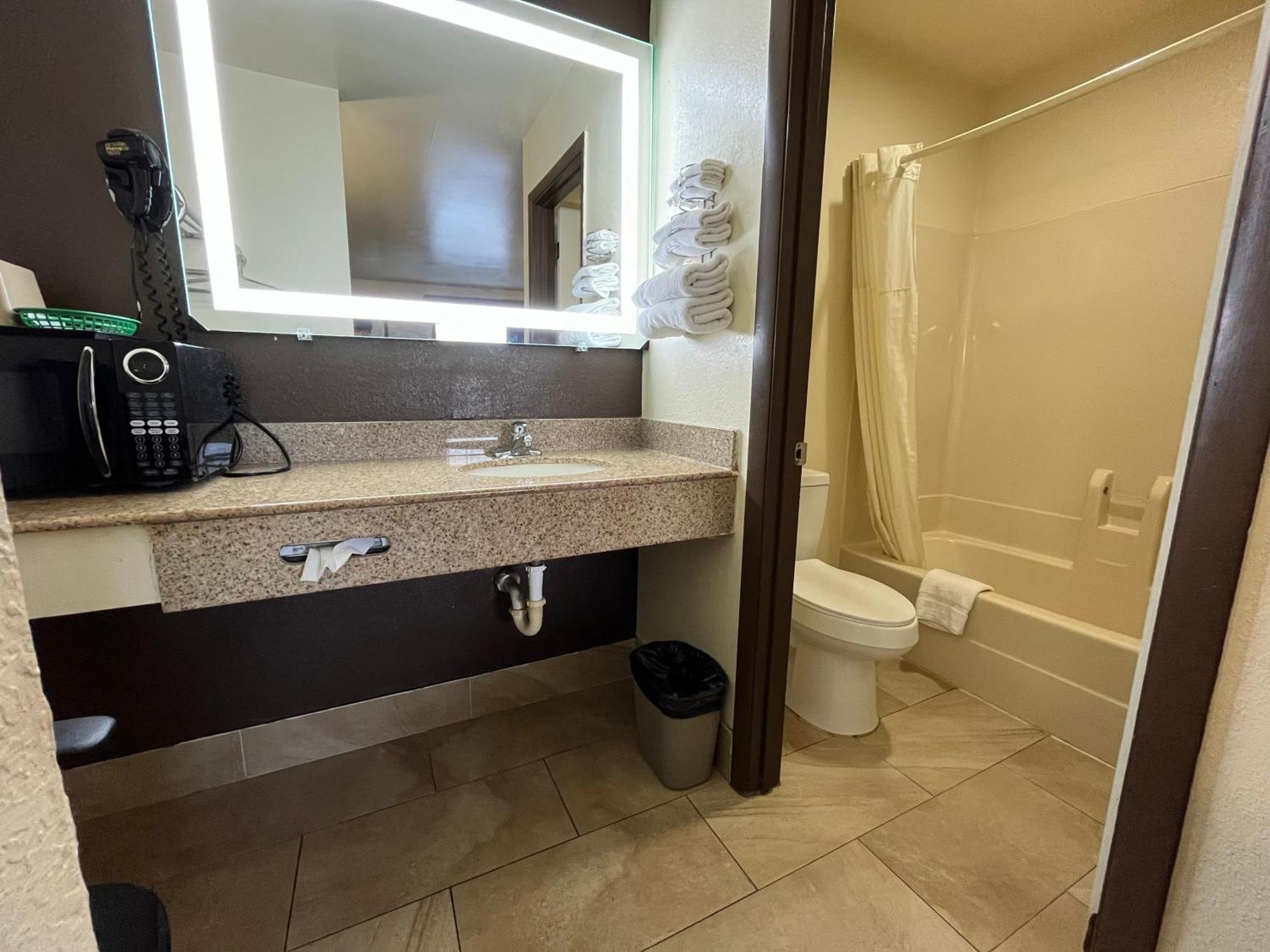 Budget Inn Nassawadox Bagian luar foto